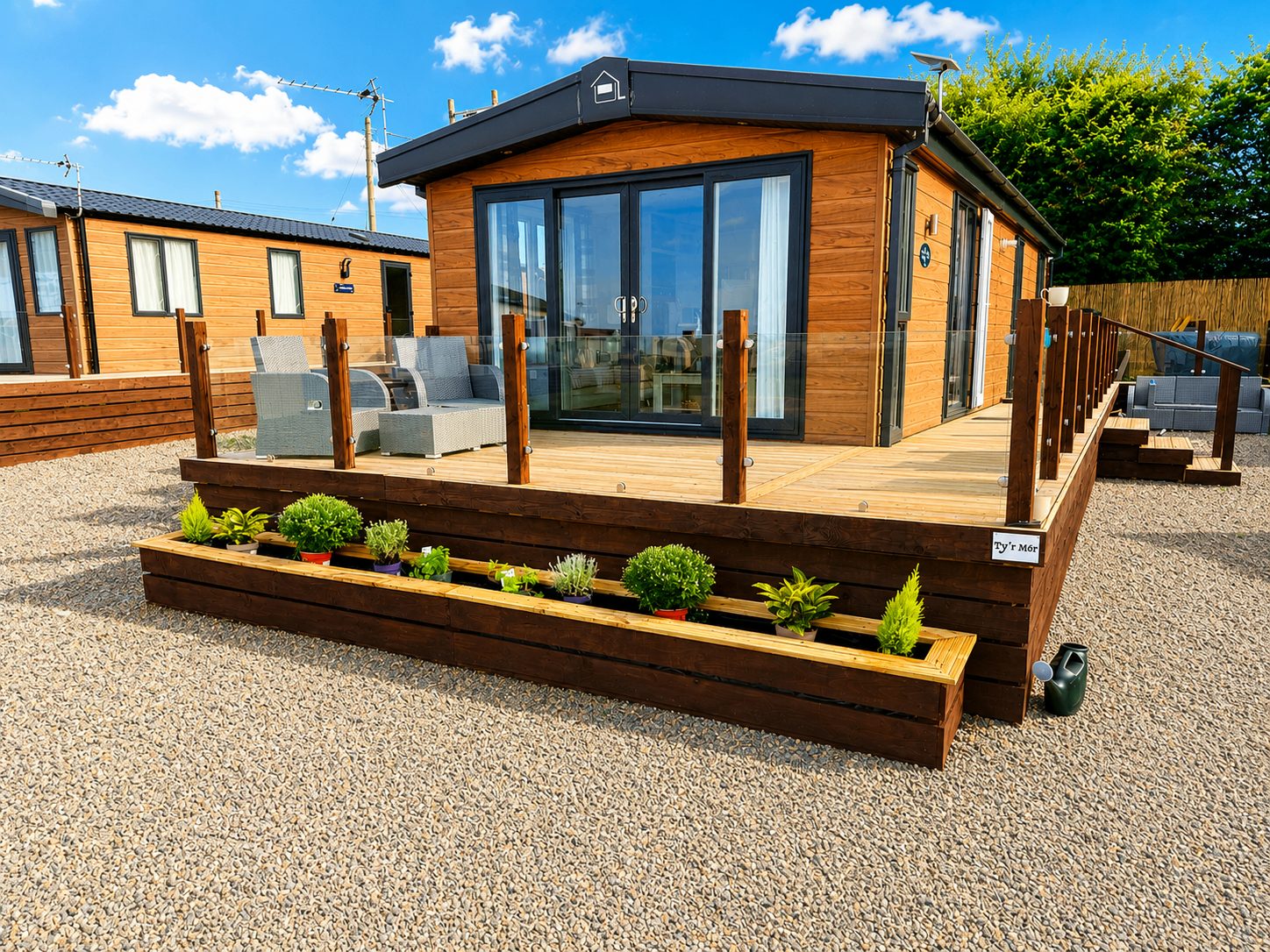 Tŷ'r Môr (Seahorse Retreat) — single-storey coastal holiday lodge with private raised decking, above Little Haven, Pembrokeshire