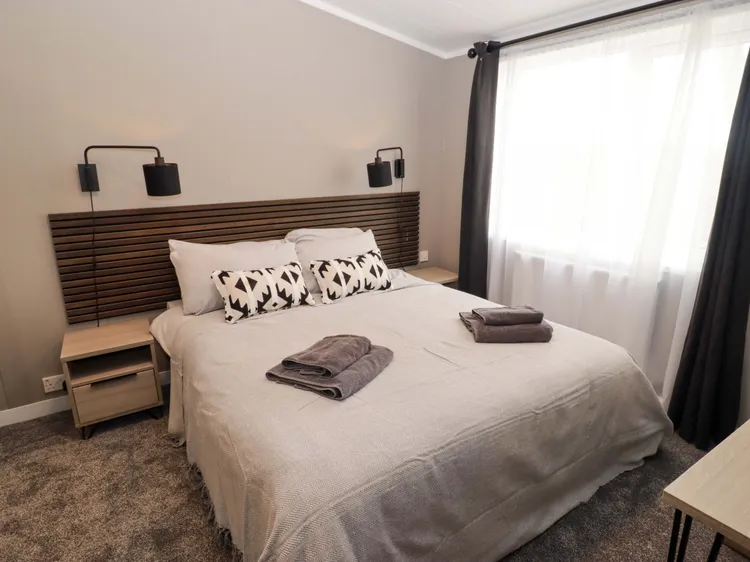 King-size bedroom with en-suite walk-in shower at Awel y Môr (Dolphin)