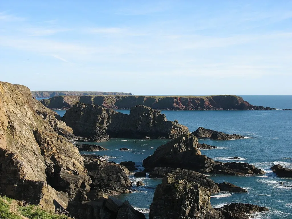 Clear water cove at Martin's Haven, departure point for Skomer Island boat trips